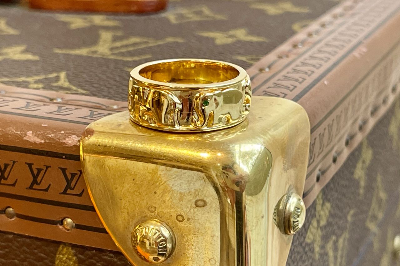 Elefanten Ring Vergoldet 18 Karat aus 925er Silber mit grünem Stein