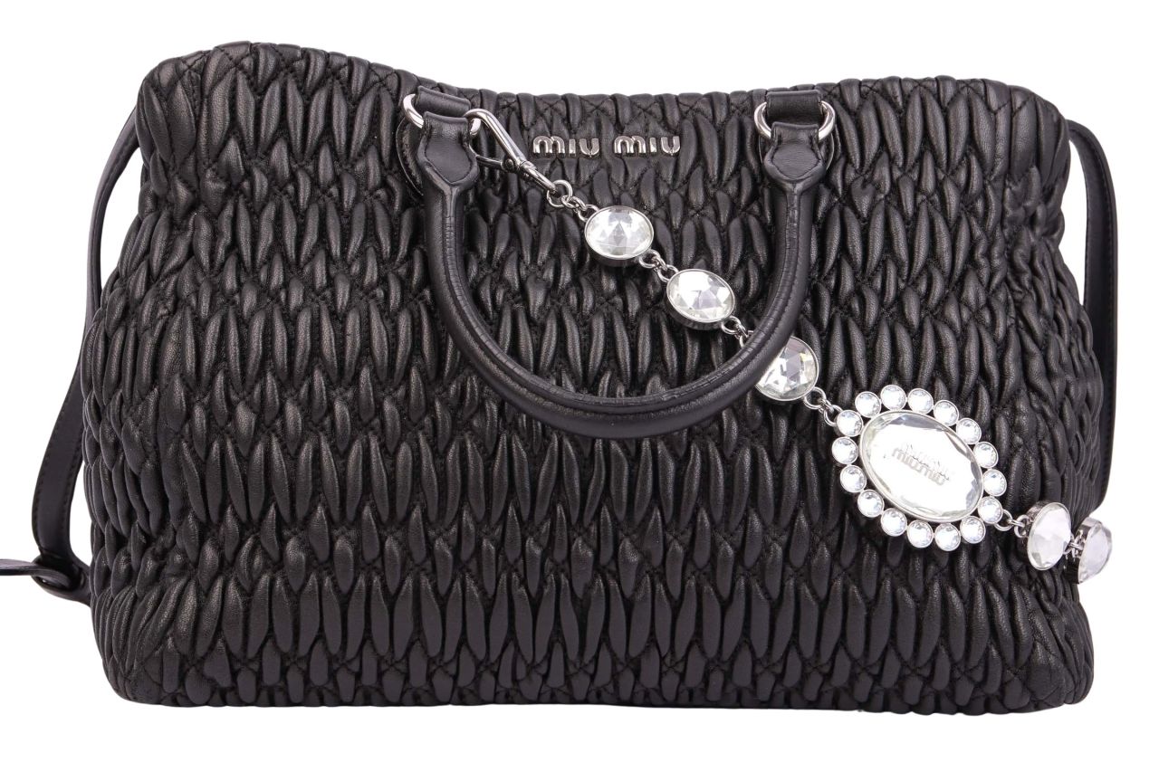 Miu Miu Matelassé Crossbody Bag Schwarz
