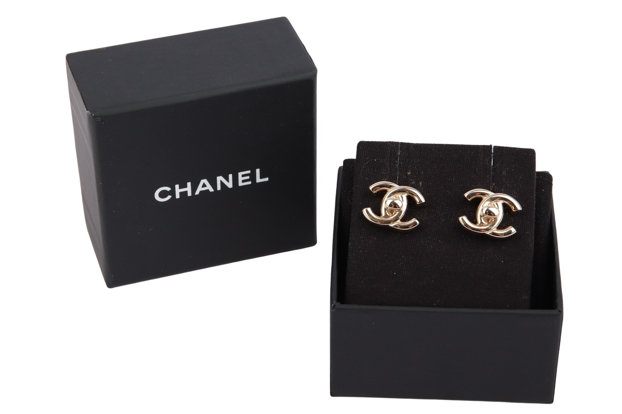 Chanel Ohrringe Turn-Lock Design