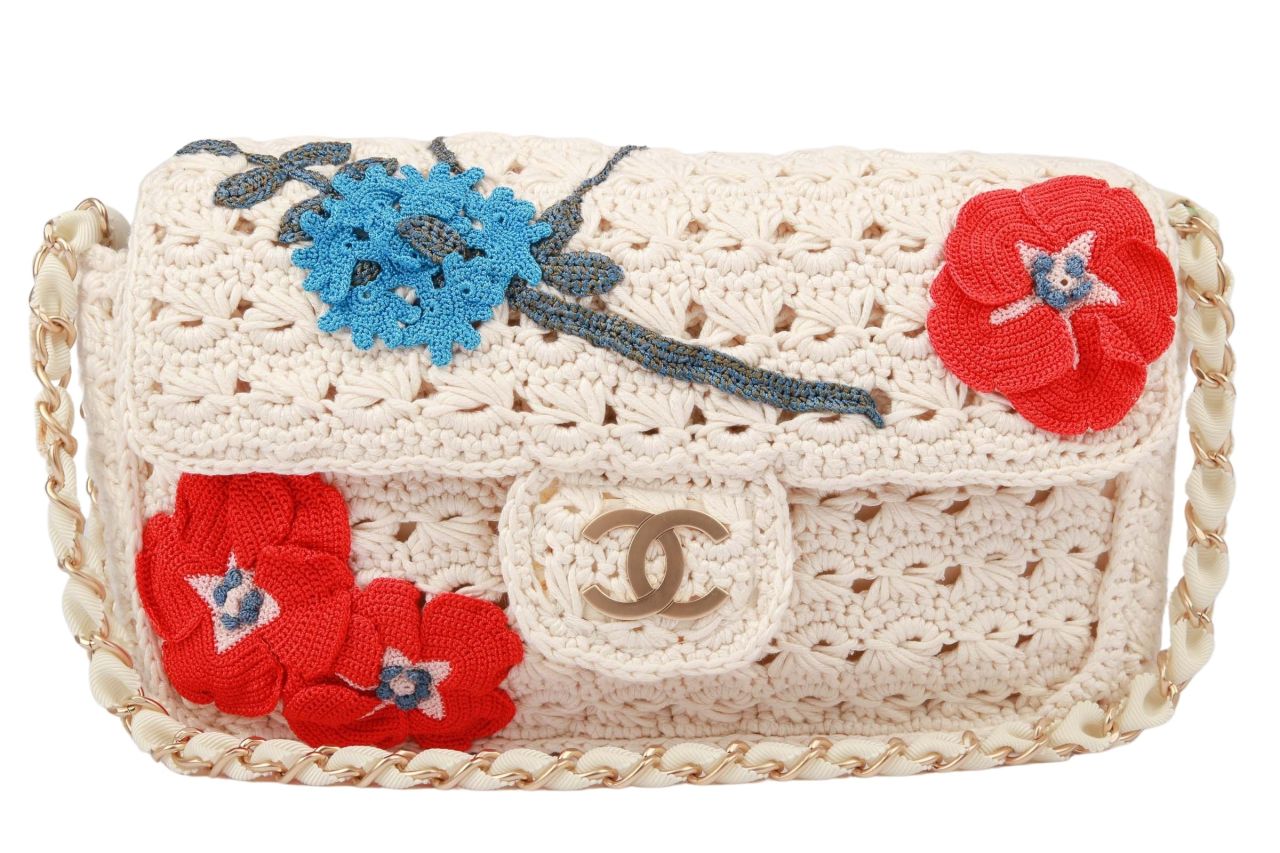 Chanel Camellia Crochet Flap Bag Weiß