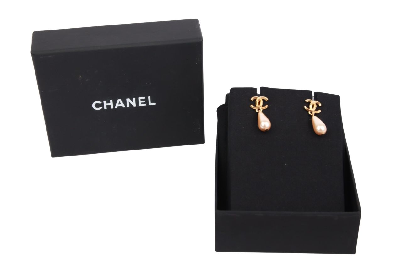 Chanel Vintage Stecker CC Gold / Tropfenperle