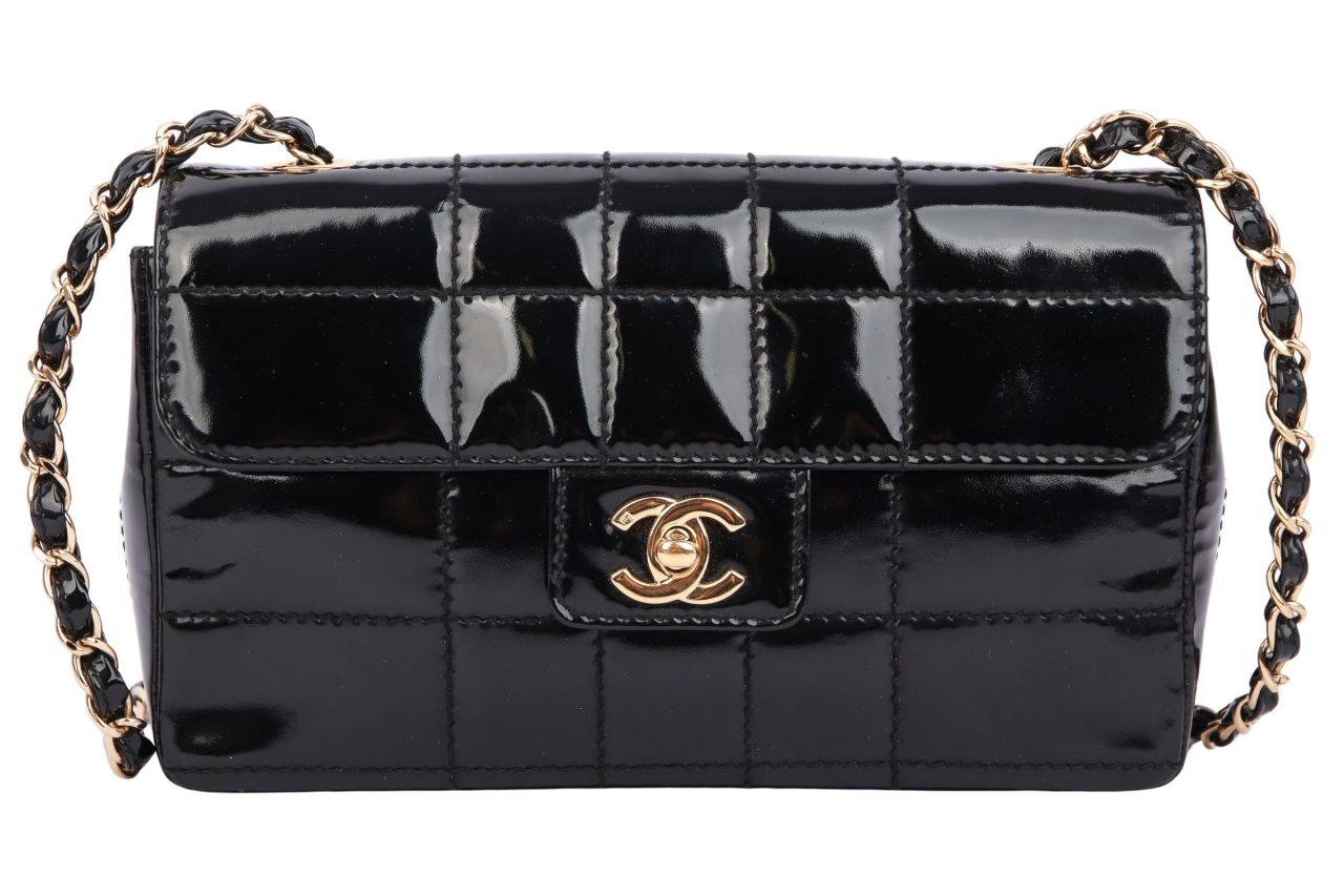 Chanel Chocolate Bar Bag Black Lackleder