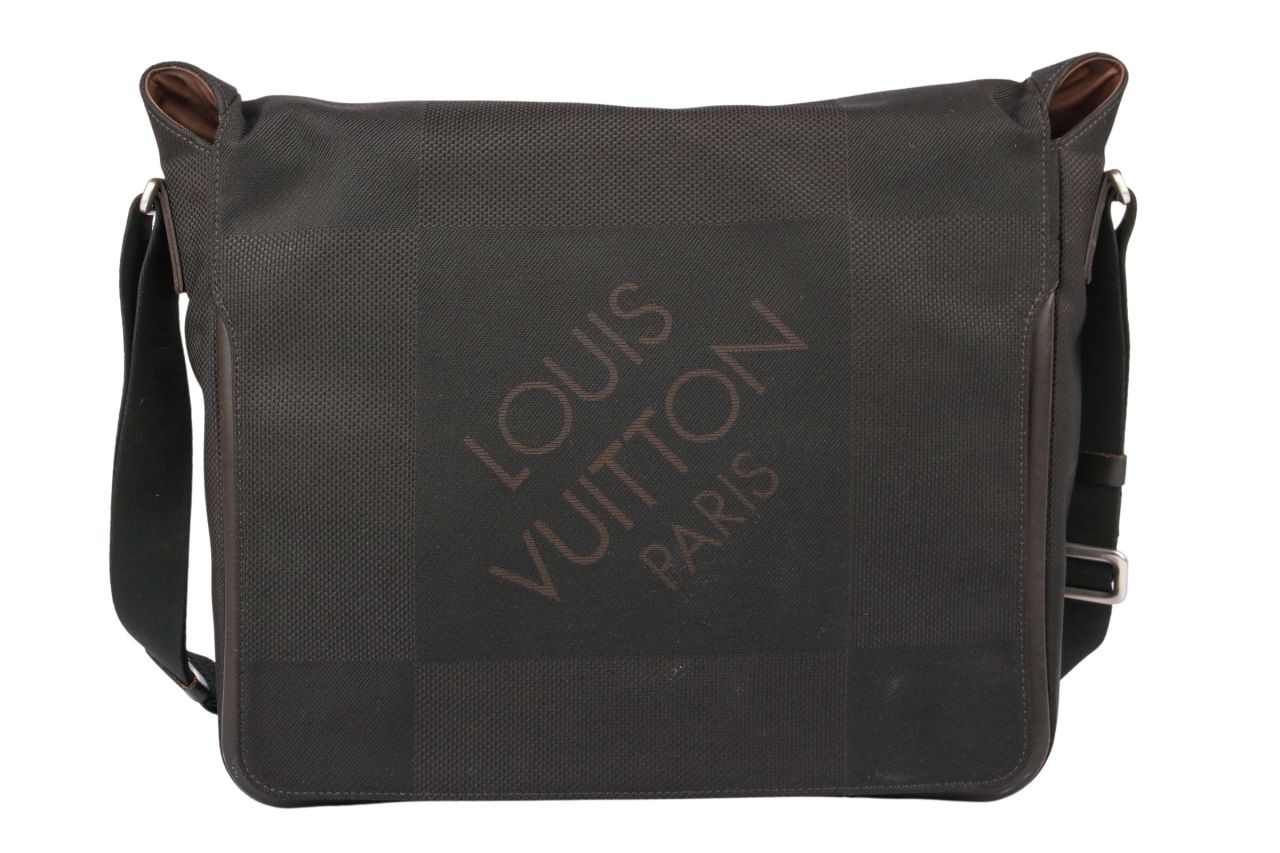 Louis Vuitton Damier Geant Messenger Bag Black
