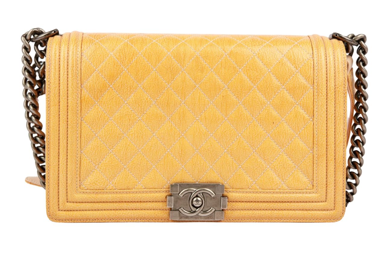 Chanel Boy Bag New Medium Lackleder Gelb