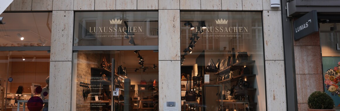 Teamfoto-luxussachen-01-1160x380