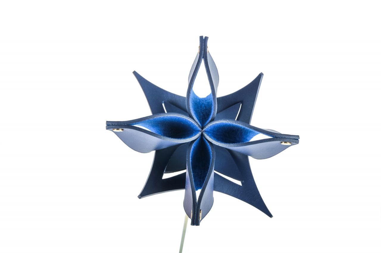 Louis Vuitton "Origami Flower" by Atelier Oï in blau