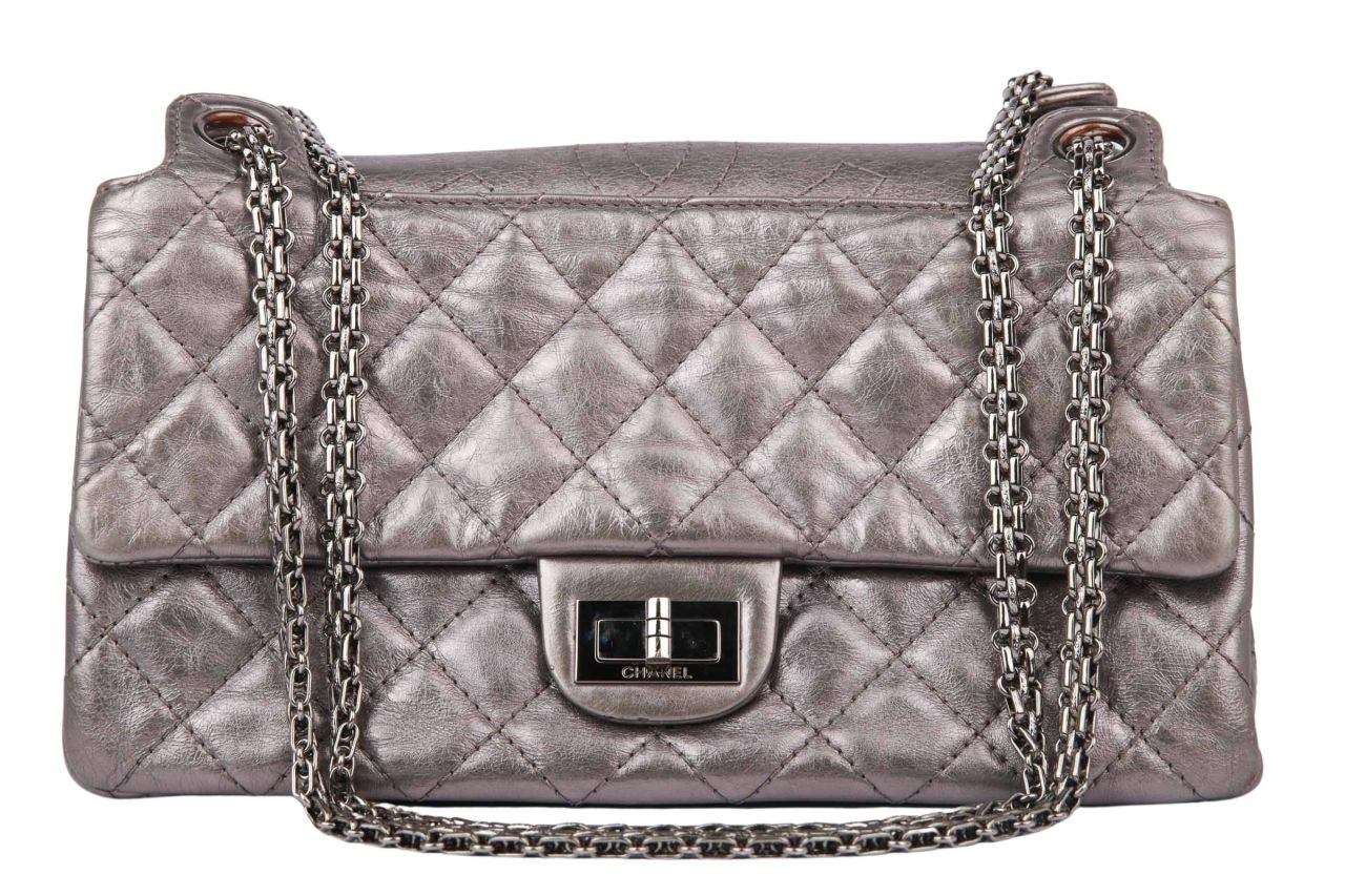 Chanel 2.55 Metallic aus gestepptem Leder Silber