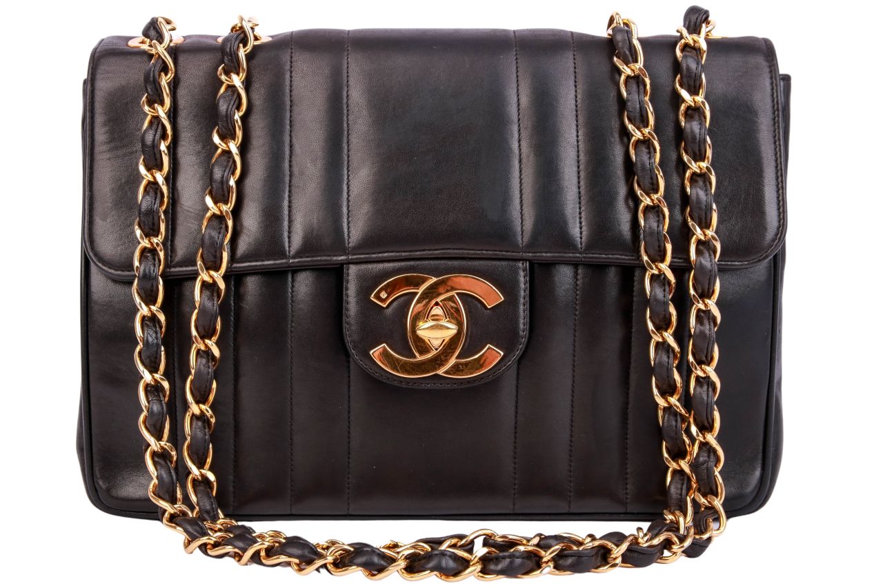 Chanel Vintage Mademoiselle Bag Schwarz