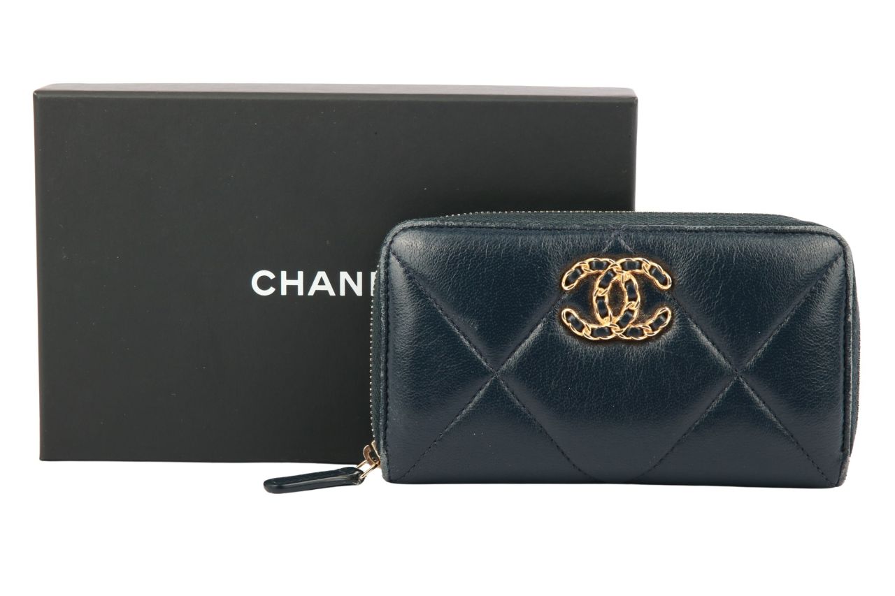 Chanel 19 Medium Zip Wallet Leder Dunkelblau