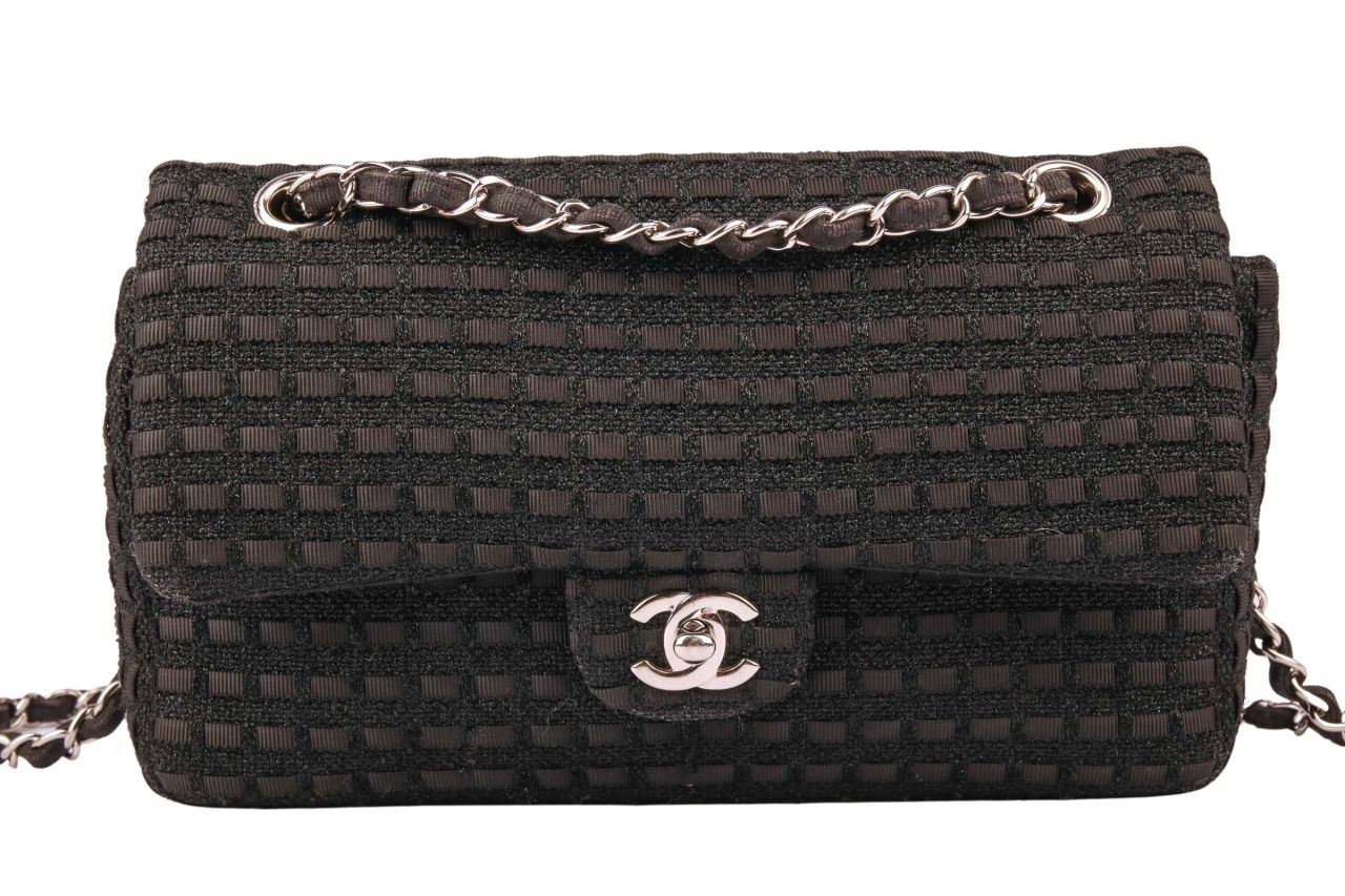Chanel Classic Flap Bag in Schwarz Tweed