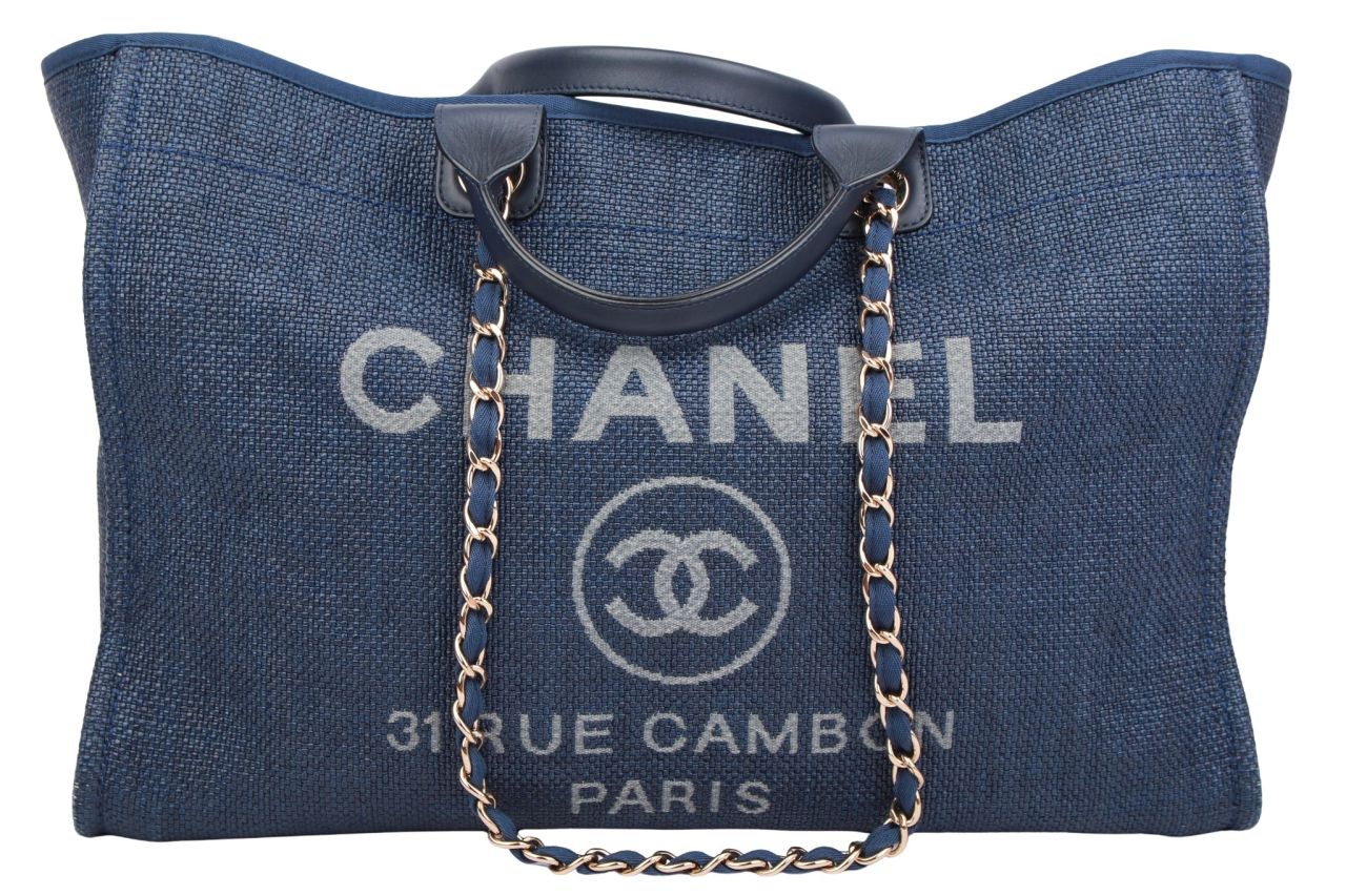 Chanel Deauville Shopper Denim Blau