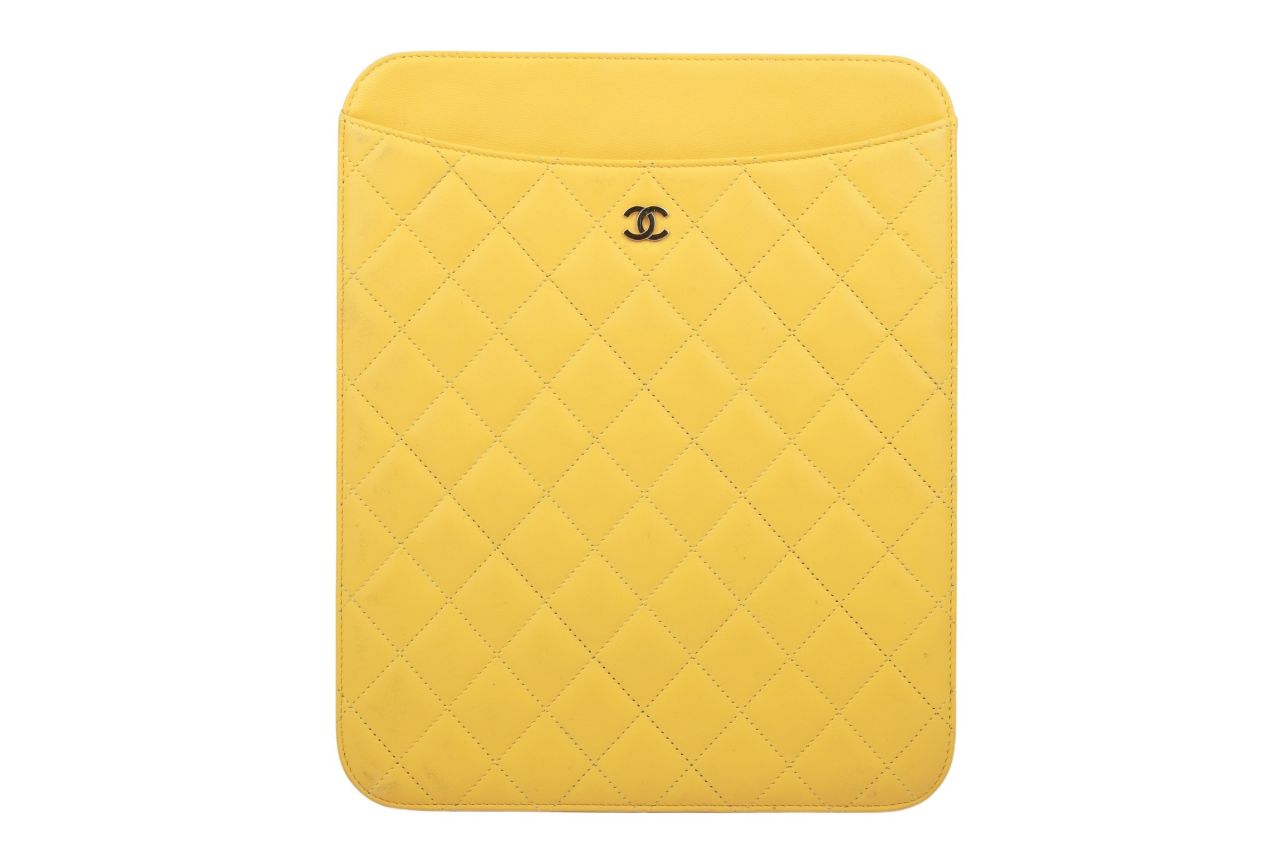 Chanel CC Tablet Case Gelb