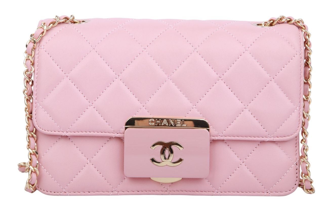Chanel Beauty Lock Flap Crossbody Bag Rosa
